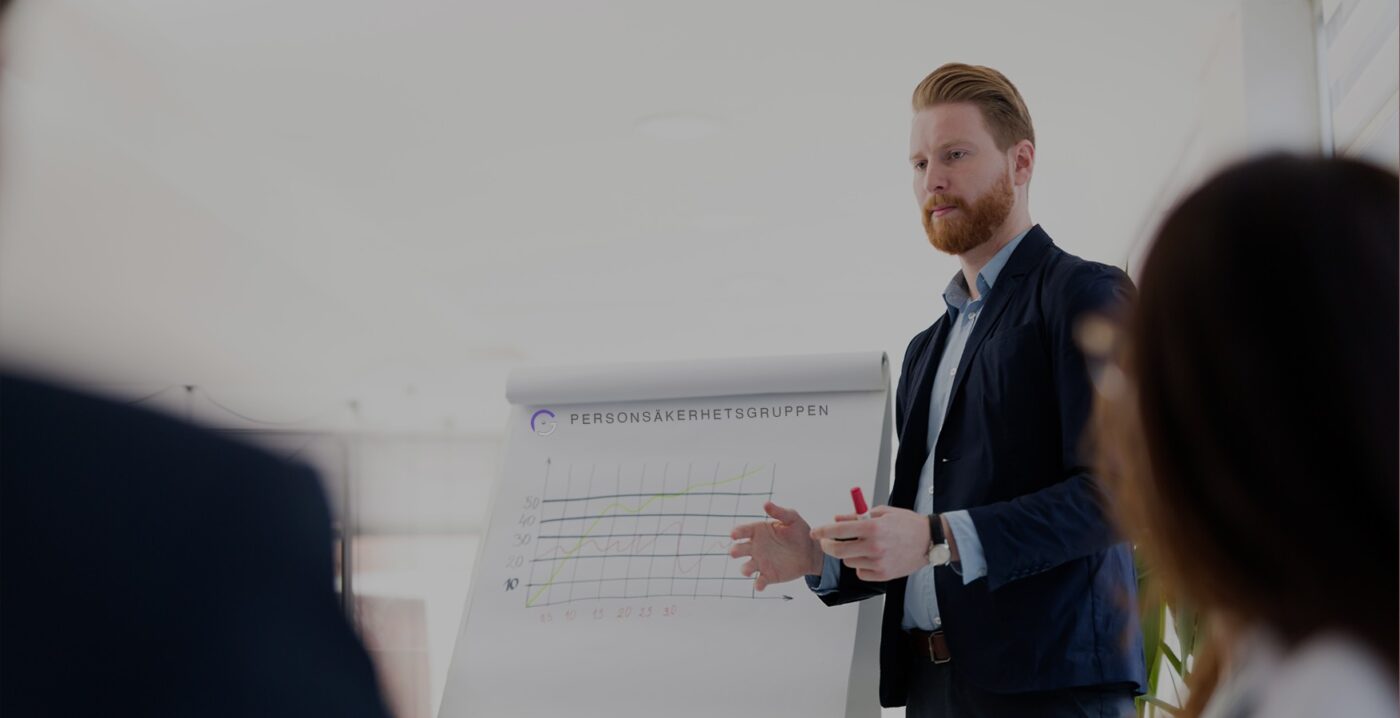 Föreläsare från Personsäkerhetsgruppen utbildar i att förebygga hotfulla situationer i arbetslivet